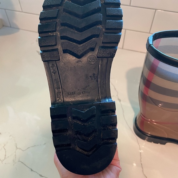 Mid calf authentic Burberry rain boots. - Picture 3 of 3